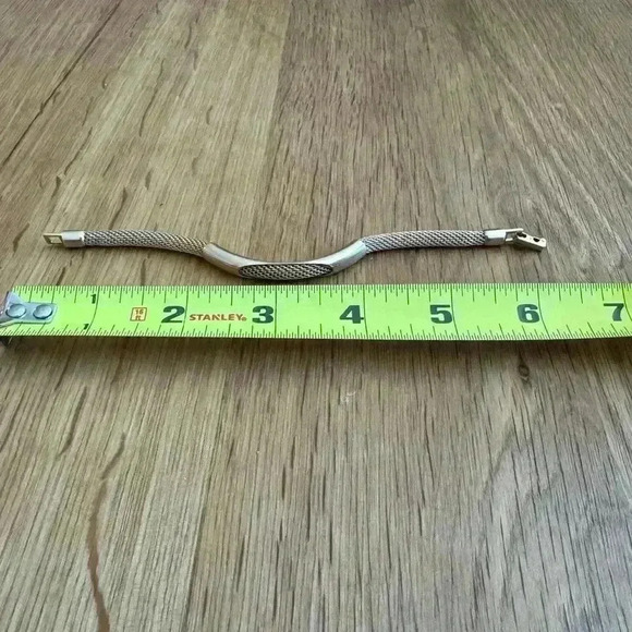 Vintage Avon Gold Tone Bracelet - Picture 2 of 4